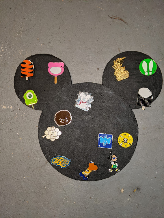 Mickey Head Pin Display – Modèle 3D imprimable de Thingiverse